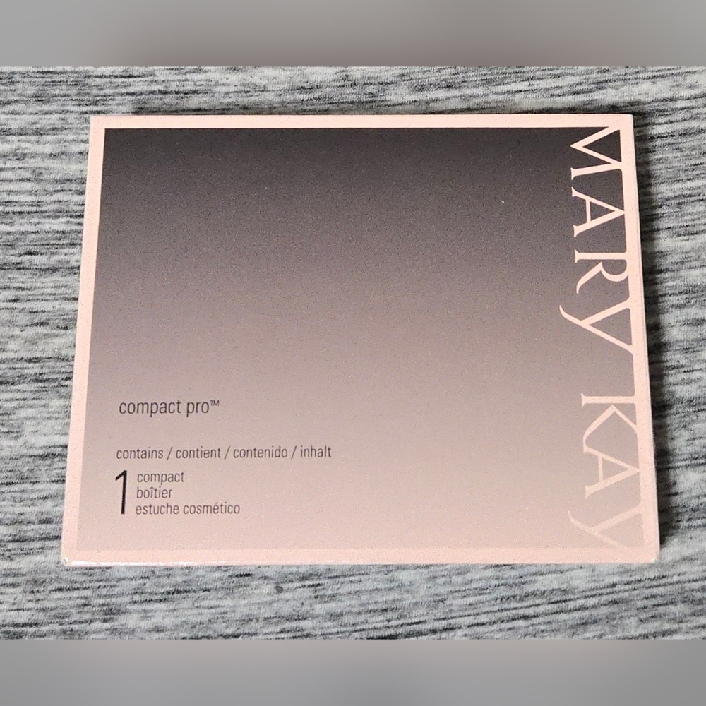 Mary Kay Compact Pro - Black - Customizable Makeup Compact - NWT